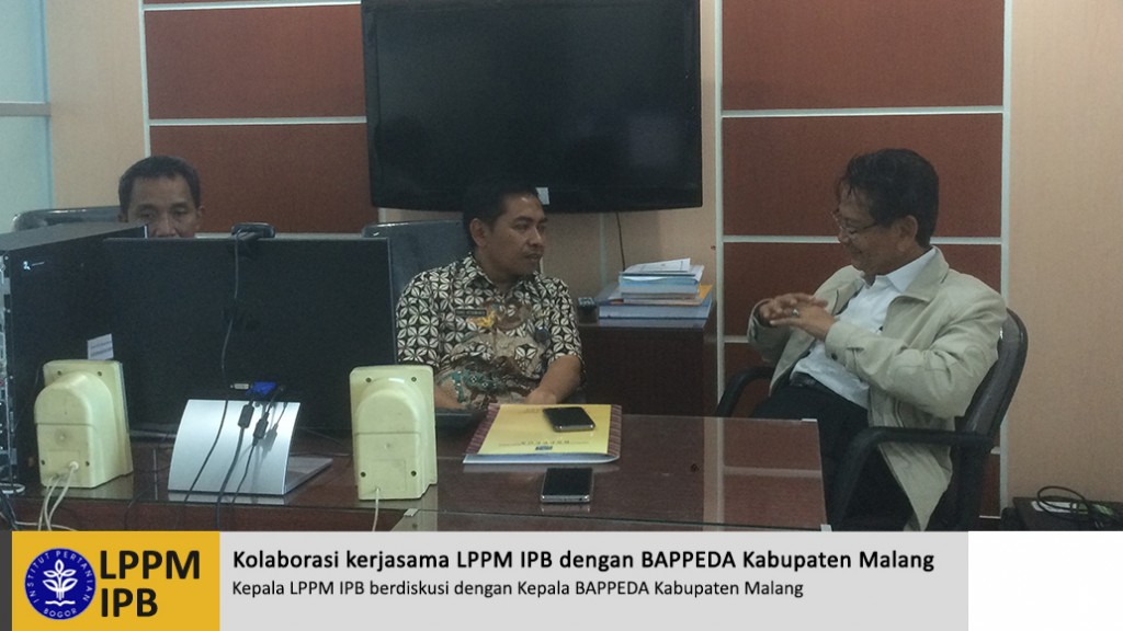 Kepala LPPM IPB berdiskusi dengan Kepala BAPPEDA Kabupaten Malang
